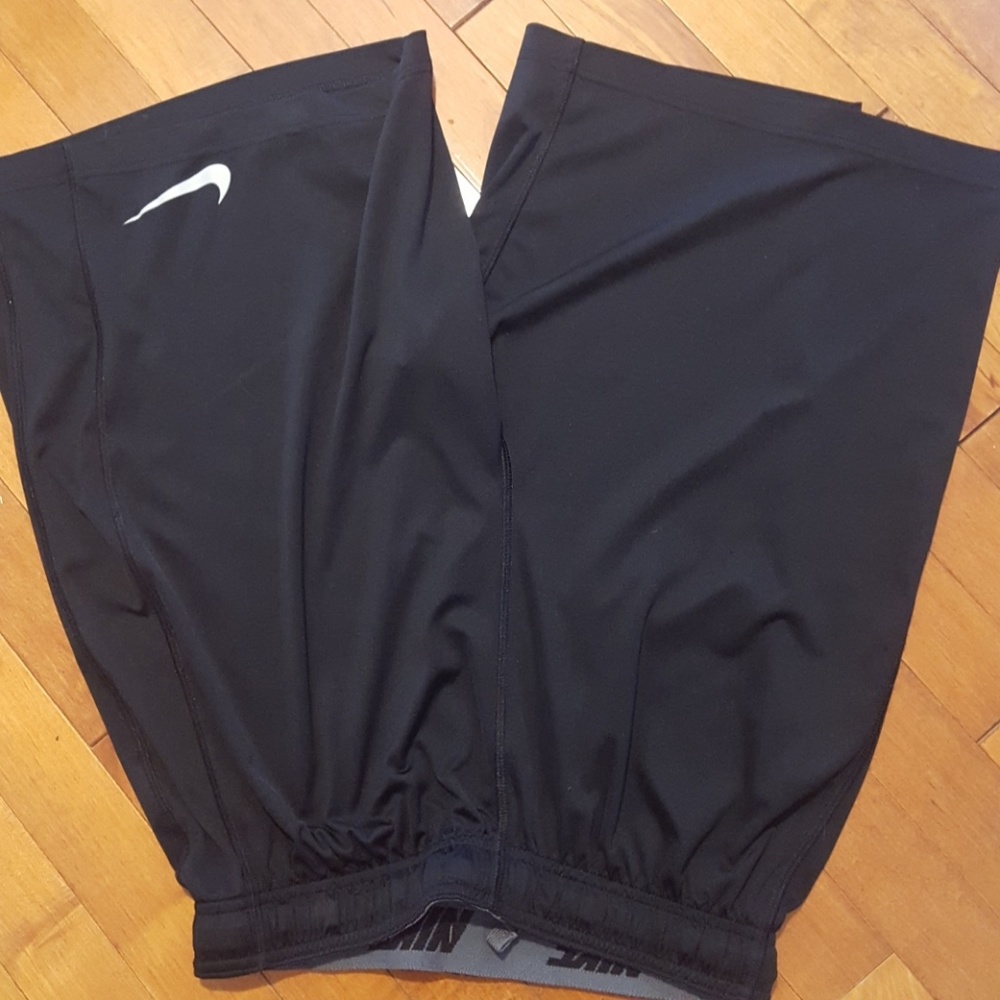 NIKE BASKETBALL SHORTS